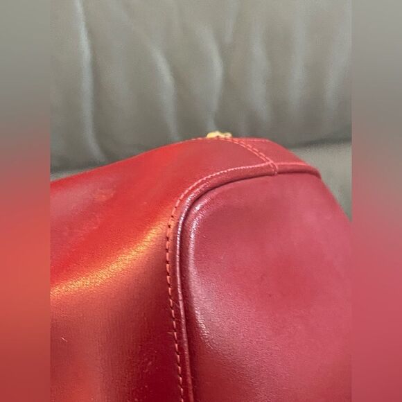 Vintage Longchamp Roseau Leather Bag in the color Bordeaux. - Picture 6 of 13